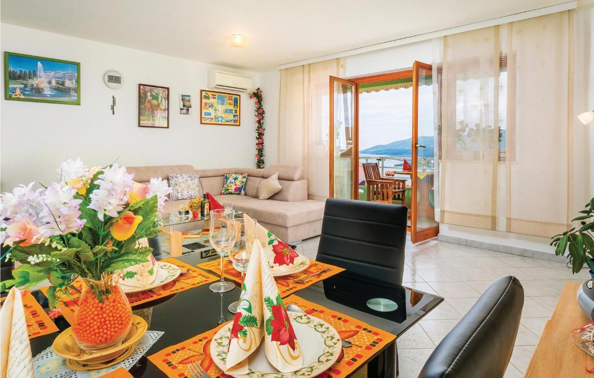 2 Bedroom Gorgeous Apartment In Rabac Exterior photo